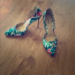 Joli green floral pumps